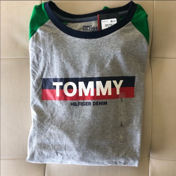 🏡 Moving sale  Price Firm Hilfiger Denim long sleeved T - Picture 2 of 5